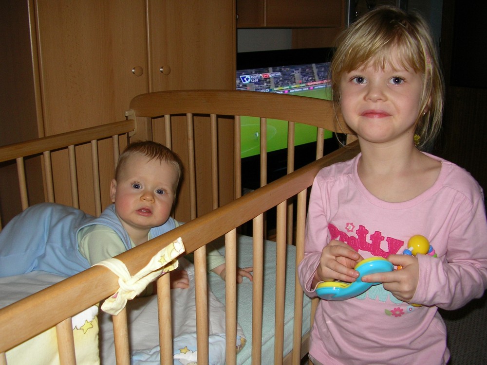 Se sestřenkou Markétkou.