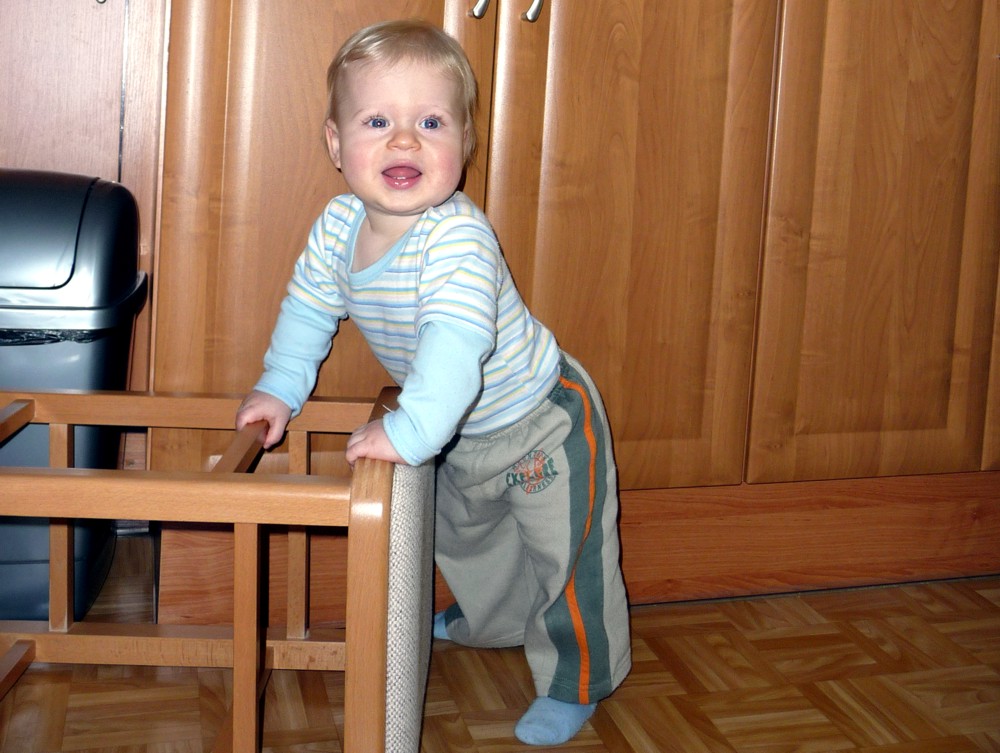12. měsíc - pořád se kolem něčeho batolím.